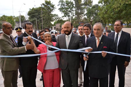 El gobernador entreg a la comunidad otras seis nuevas obras para la educacin.