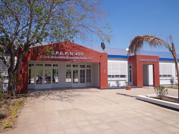 El gobernador inaugura esta tarde cuatro escuelas y plazoleta en el centro provincial.