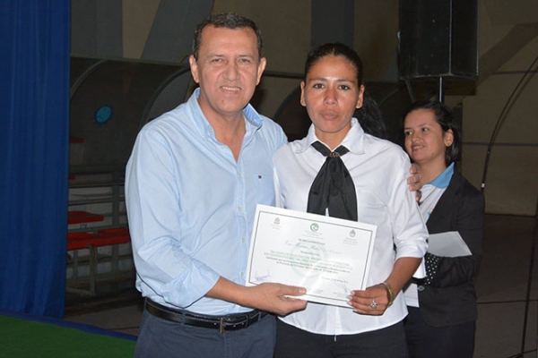 Entregan certificados de finalizacin de talleres a mujeres de 