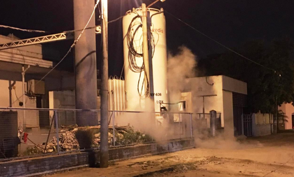 Policía y Bomberos acudieron al Hospital Central  por fuga de oxígeno en forma preventiva