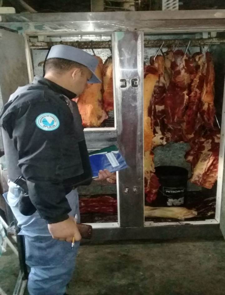 La Polic�a inspeccion� carnicer�as en la localidad de Laguna Yema