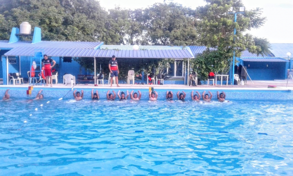 Bomberos de la Polic�a llevo a cabo un entrenamiento en las nuevas instalaciones de la Pileta del Polideportivo Policial.