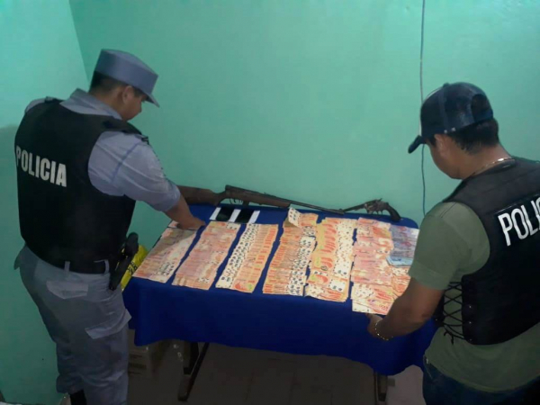 Interior. Villafa�e: la polic�a allan� un inmueble rural y secuestr� armas de fuego e importante suma de dinero en efectivo.