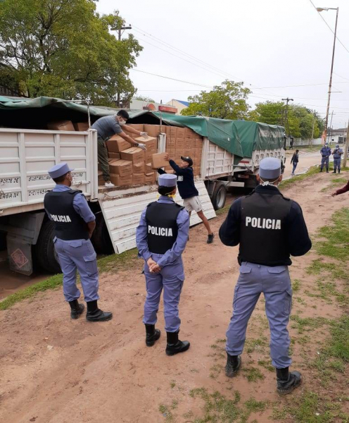 Interior  La polica brind cobertura de seguridad en  entregadas de cajas de mercaderas en  Ingeniero Jurez: