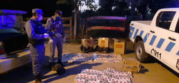 En dos procedimientos la polica secuestro cigarrillos de contrabando demoro a un hombre y retuvo a un menor.