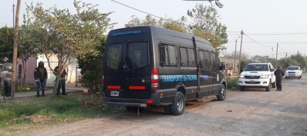 La Polica realiz allanamientos, detuvo a un hombre y secuestr elementos contundentes tras una pelea entre vecinos del barrio Lisbel Rivira