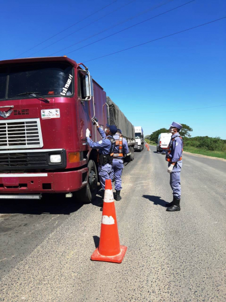 LA POLICIA ACLARA QUE EL TRABAJO DE CONTROL DE TRANSPORTISTAS SE REALIZA EN EL MARCO DE EXIGENCIAS SANITARIAS.