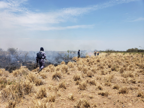 San Martn 2 y Pozo del Mortero: Gran incendio afect alrededor de 28 productores  y ganaderos con devastadores daos materiales. Loable labor policial en todos esos hechos