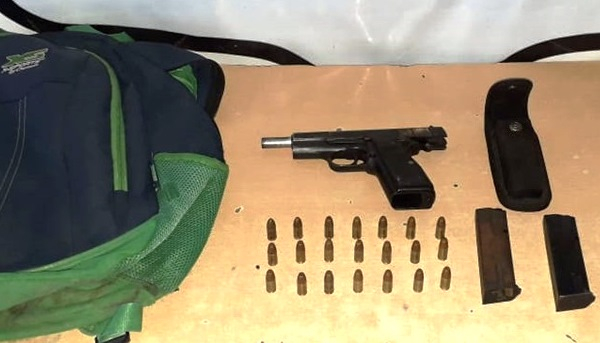 La Polic�a recuper� el arma reglamentaria que le fue sustra�do a un cabo de la fuerza.  Hay un detenido.