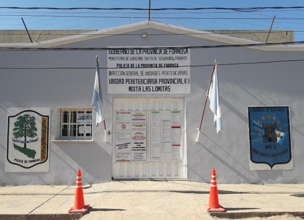 Un interno subi al tanque de agua de la Unidad Penitenciaria N 3 de Las Lomitas desde donde exigi hablar con el Juez.