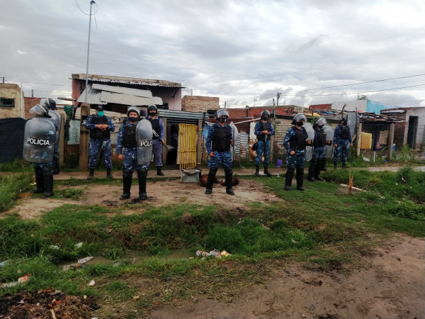 Una mujer y sus dos hijos fueron aprehendidos tras  robar una bici con cuchillo, en mano en el Lote 111