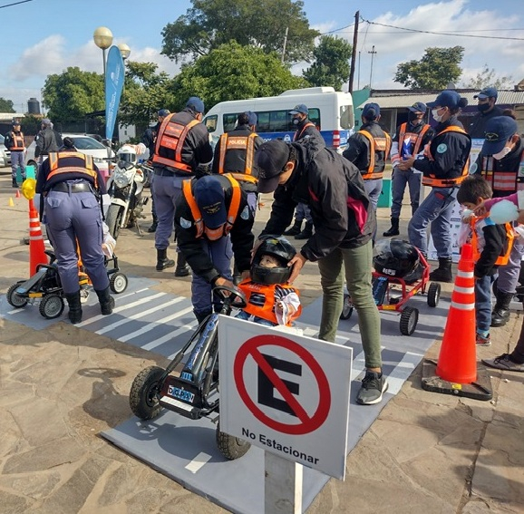 DÍA NACIONAL DE LA SEGURIDAD VIAL La Policía realizó diferentes actividades en distintos puntos de la ciudad