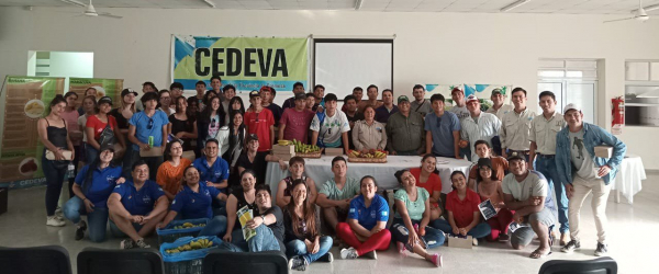 Estudiantes recorrieron el laboratorio de biotecnologa y otras instalaciones del CEDEVA en Las Lomitas y Misin Taacagl