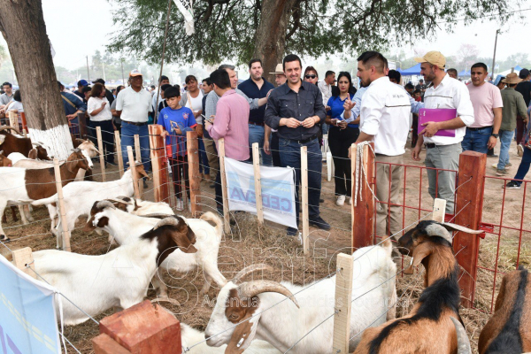 El Vicegobernador asisti a la segunda Expo Feria de Ganado Menor y Hortcola en Pozo del Tigre