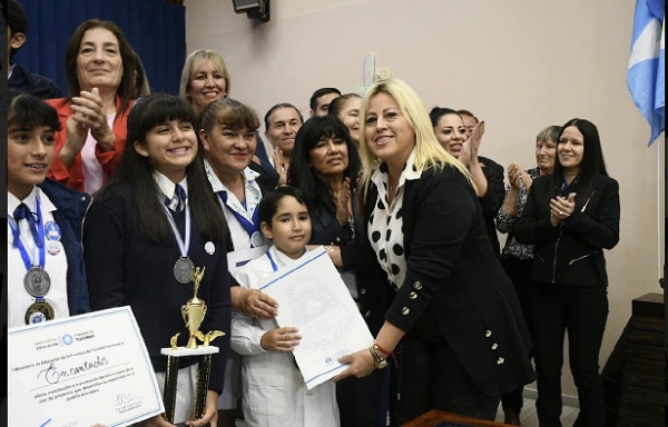 Estudiantes destacados en la Feria Nacional de Ciencias fueron reconocidos por la Legislatura de Formosa