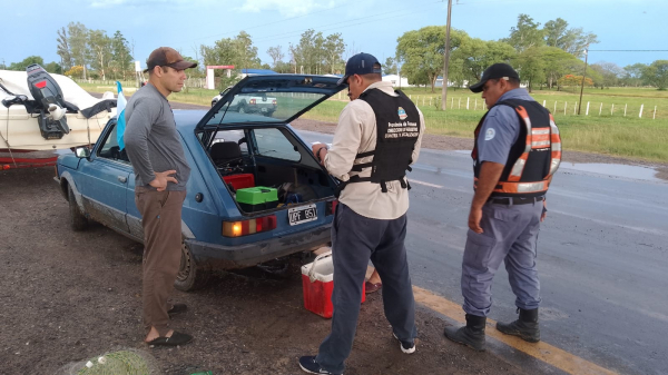 Se realizan controles en los ros por veda total extraordinaria