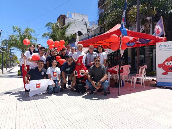 Da del Donante Voluntario de Sangre: El Centro Provincial de Hemoterapia despleg actividades de concientizacin en la Peatonal capitalina