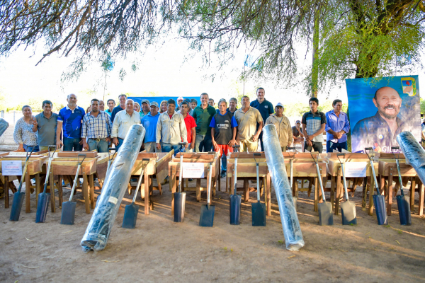 Conformaron cooperativa de ladrilleros en Las Lomitas y entregaron equipamiento para produccin