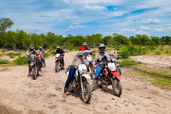 El vicegobernador Sols recorri en moto comunidades del oeste provincial