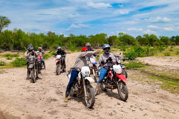 El vicegobernador Sols recorri en moto comunidades del oeste provincial