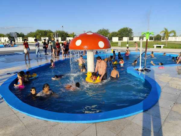 Las Lomitas: Ms de 500 personas disfrutaron del parque acutico este sbado