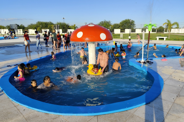 Las Lomitas: Ms de 500 personas disfrutaron del parque acutico este sbado