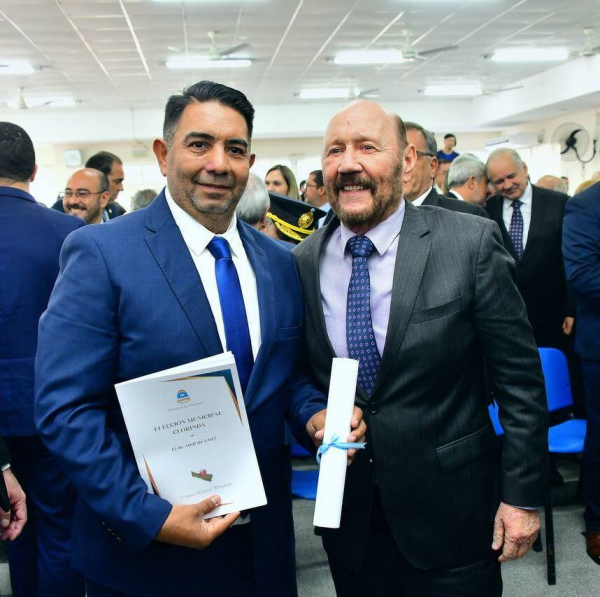 El gobernador Insfrán encabezó la entrega de diploma al intendente electo de Clorinda