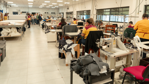 Tecnología de punta y más de 300 m² nuevos impulsan la producción textil en el Parque Industrial de Formosa