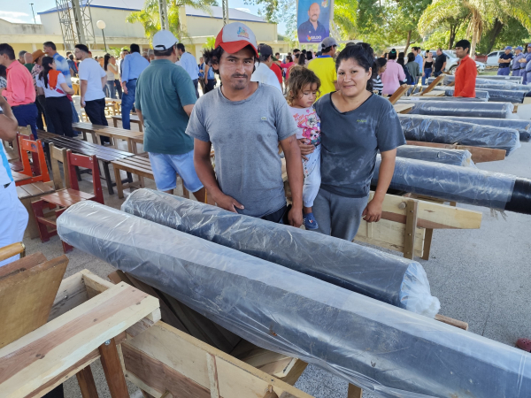El Vicegobernador encabezó una nueva entrega de herramientas para ladrilleros en Las Lomitas