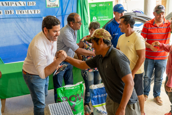 El Gobierno provincial fortalece su política de diversificación con aportes en el inicio de la campaña del cultivo de tomate