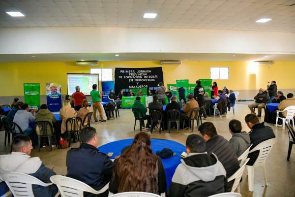 Solís participó de la primera jornada de formación integral en frigoríficos