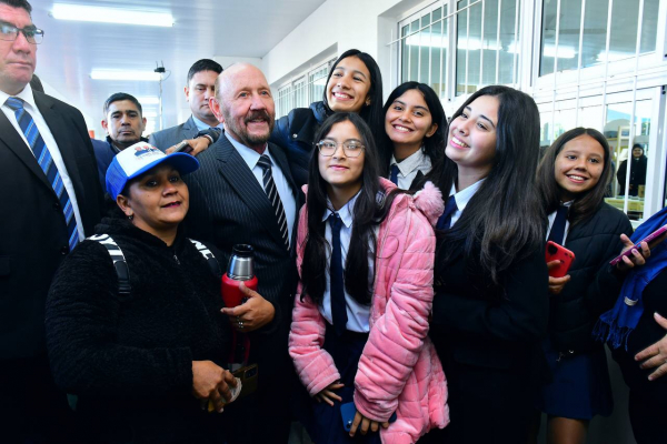 En Colonia San Isidro, Insfrán inauguró la obra educativa 1521 de su gestión