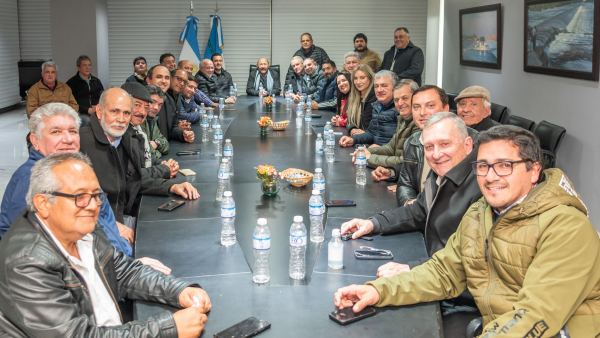 Insfrán se reunió con los intendentes y presidentes de Comisiones de  Fomento tras las elecciones