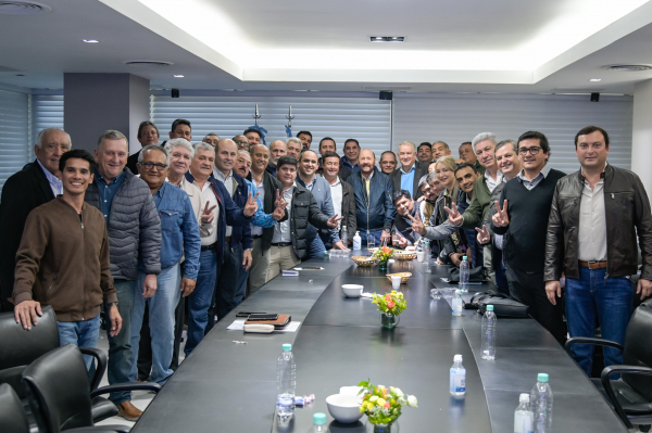 El gobernador Insfrán se reunió con intendentes y presidentes de Comisiones de Fomento