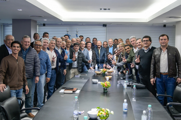 El gobernador Insfrán se reunió con intendentes y presidentes de Comisiones de Fomento