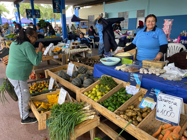 Impulsan a más de 600 emprendedores con espacios de comercialización y asesoramiento integral en toda la provincia