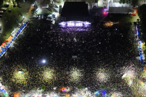 Más de 180 mil personas en la noche del festival de la Fiesta Nacional del Pomelo