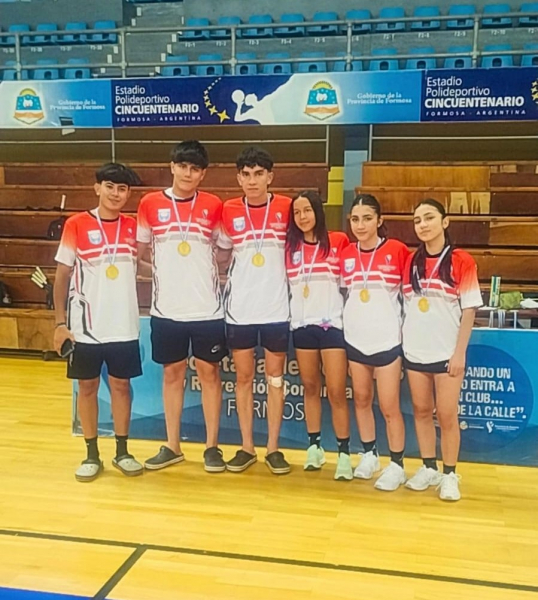 Villa Dos Trece copó el badminton