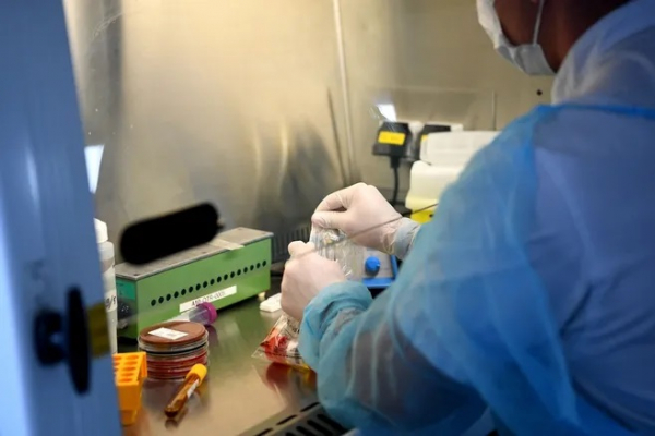 El conteo de los casos COVID-19 en el cierre de semana reflejó un nuevo ascenso