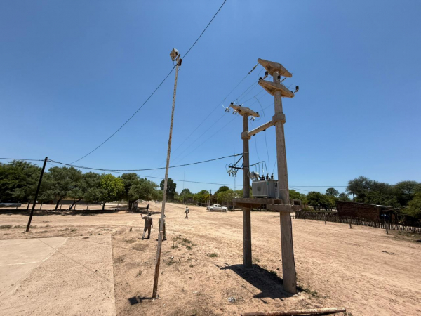 Insfrán habilita línea de media tensión que lleva electricidad las 24 horas a El Cañón y El Quemado Nuevo