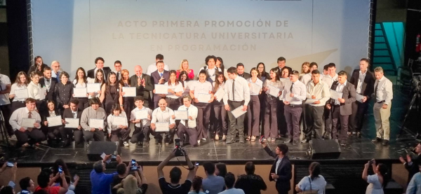 Egres� la primera promoci�n de la Tecnicatura en Programaci�n de la UTN FRRe en Formosa
