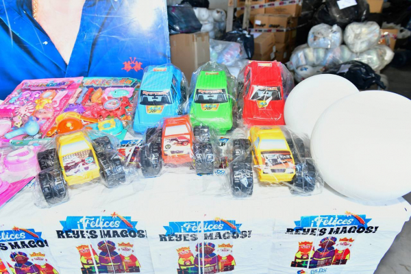 Avanza la distribuci�n de los juguetes en las escuelas de Capital para celebrar el D�a de los Reyes Magos