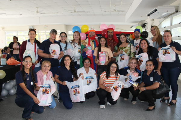 Como todos los a�os, el Gobierno de Formosa entreg� juguetes a los ni�os por el D�a de Reyes Magos