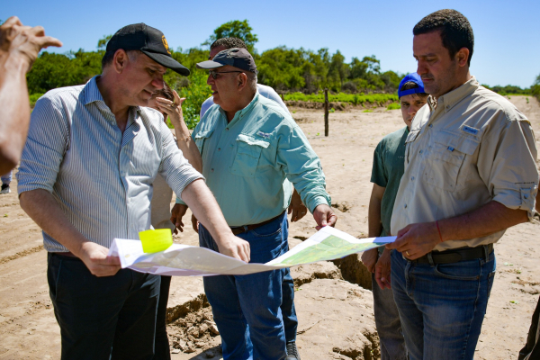 Sol&iacute;s recorri&oacute; obras h&iacute;dricas en el oeste y afirm&oacute; que Formosa sostiene la asistencia ante las crecidas del Pilcomayo