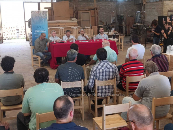 Fortalecimiento al sector industrial maderero: El Gobierno de Formosa firm� convenio para la provisi�n de mobiliario escolar