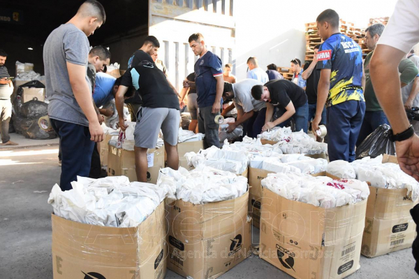 Comenz� la distribuci�n de los kits a las escuelas de la ciudad capital