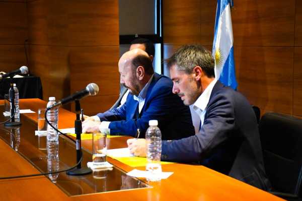 El gobernador Insfr�n encabez� la firma de convenios estrat�gicos con el CFI