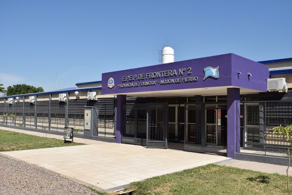 El gobernador Insfr�n salud� por su d�a a las Escuelas de Frontera