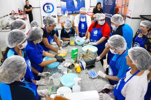 En la Escuela Especial N� 1 elaboraron roscas de Pascuas en jornada especial organizada por el PAIPPA