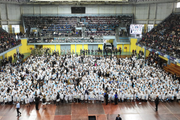 El Gobernador tomó la promesa de lealtad a la Bandera de Formosa a estudiantes de cuarto grado